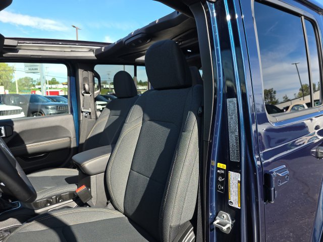 Used 2025 Jeep Wrangler Unlimited Sahara AWD/4WD image 14