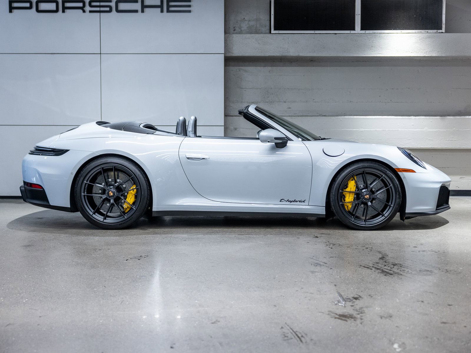 Certified 2025 Porsche 911 Carrera 4 GTS image 9
