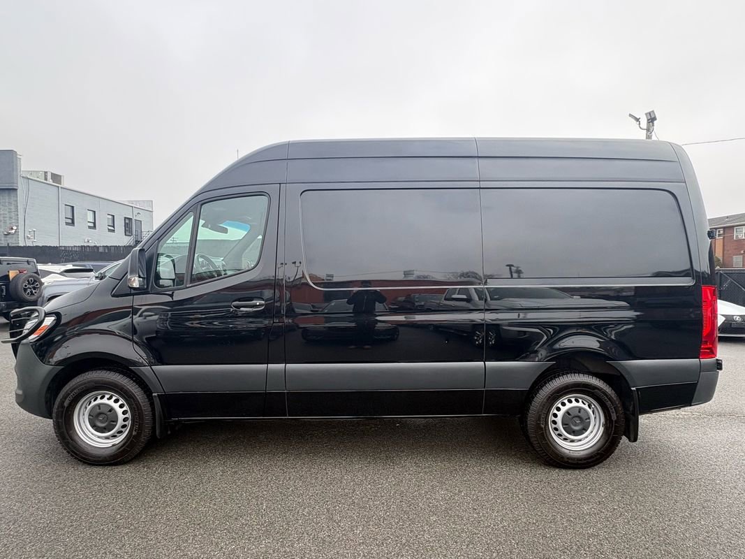 Used 2021 Mercedes-Benz Sprinter 2500 w/ Comfort Plus Package image 4