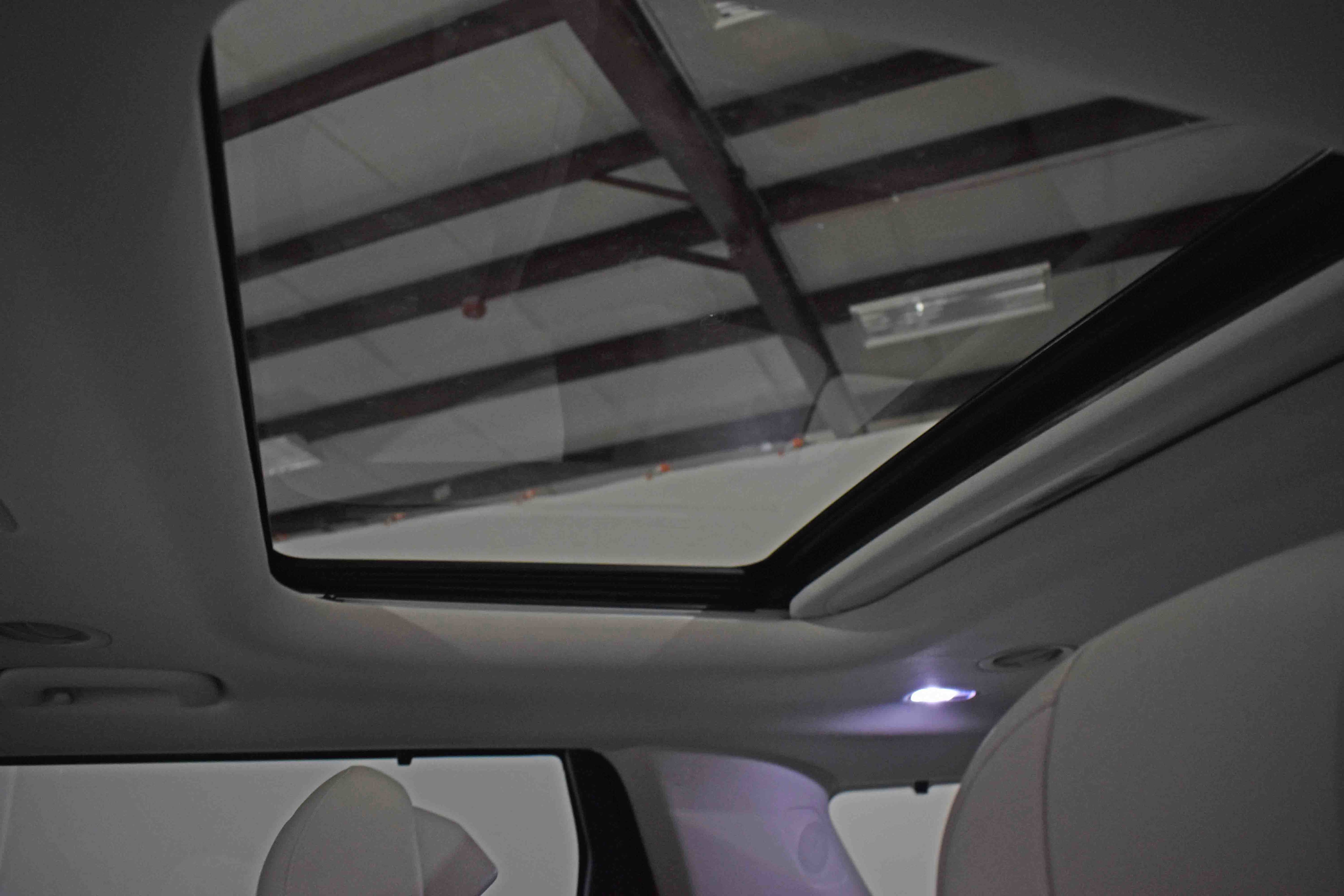 Used 2025 Kia Carnival SX Prestige image 28