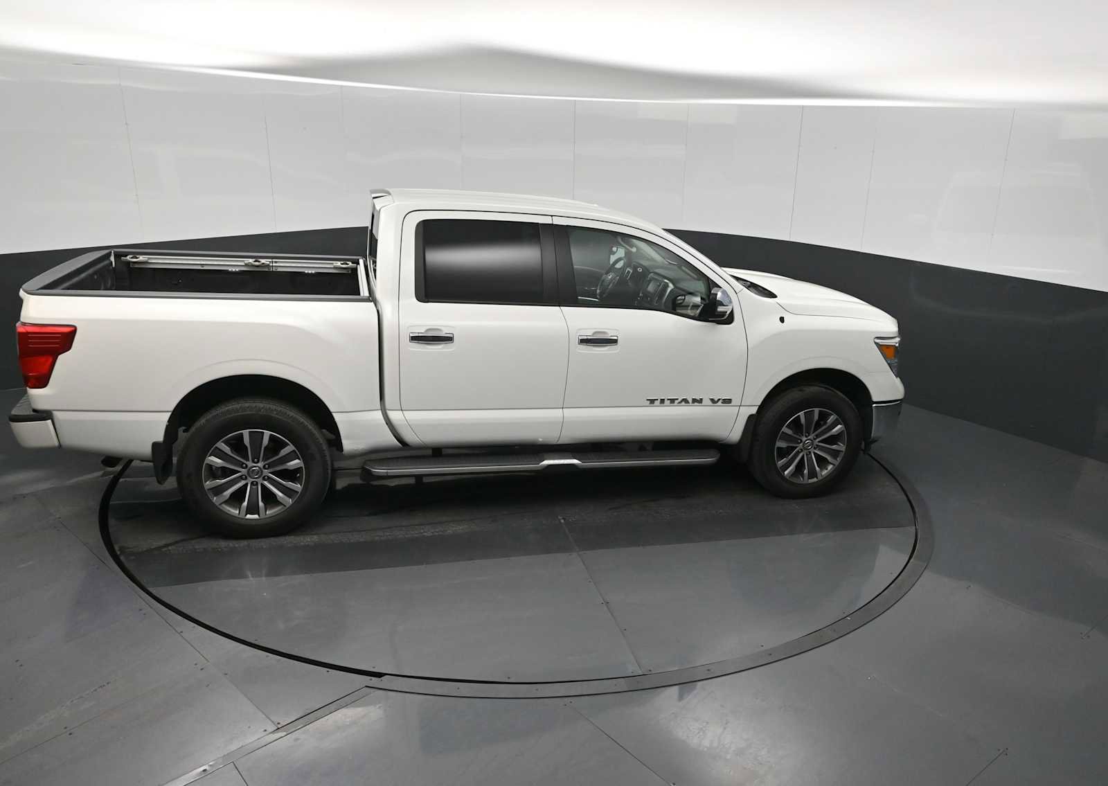 Used 2019 Nissan Titan SL image 22