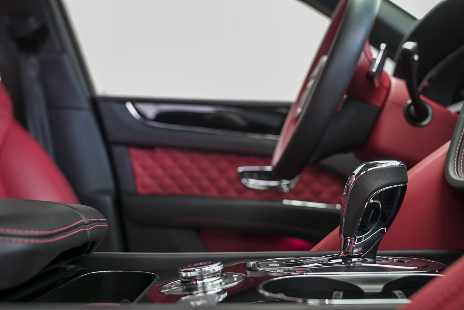 Used 2022 Bentley Bentayga image 56