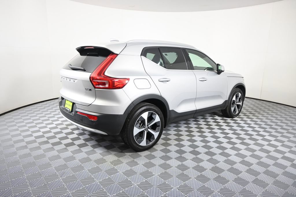 Used 2024 Volvo XC40 B5 Plus AWD/4WD image 6