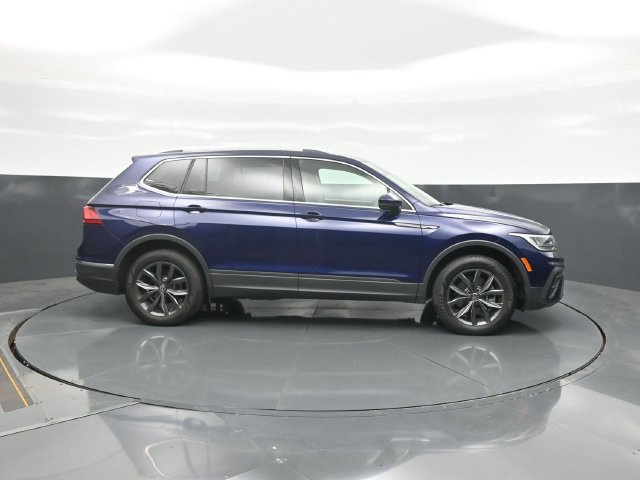 Used 2023 Volkswagen Tiguan SE w/ Panoramic Sunroof Package FWD image 8