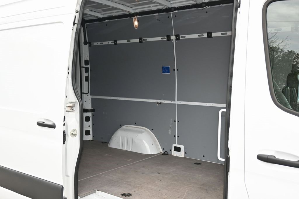 Used 2025 Mercedes-Benz Sprinter 2500 image 25