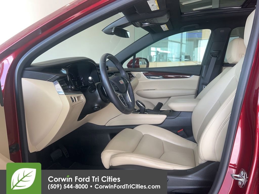 Used 2017 Cadillac XT5 Luxury w/ Driver Awareness Package FWD image 5