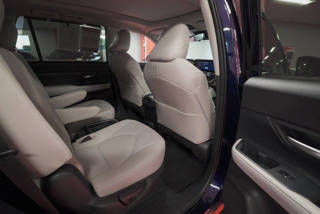 Used 2024 Toyota Grand Highlander Platinum image 28