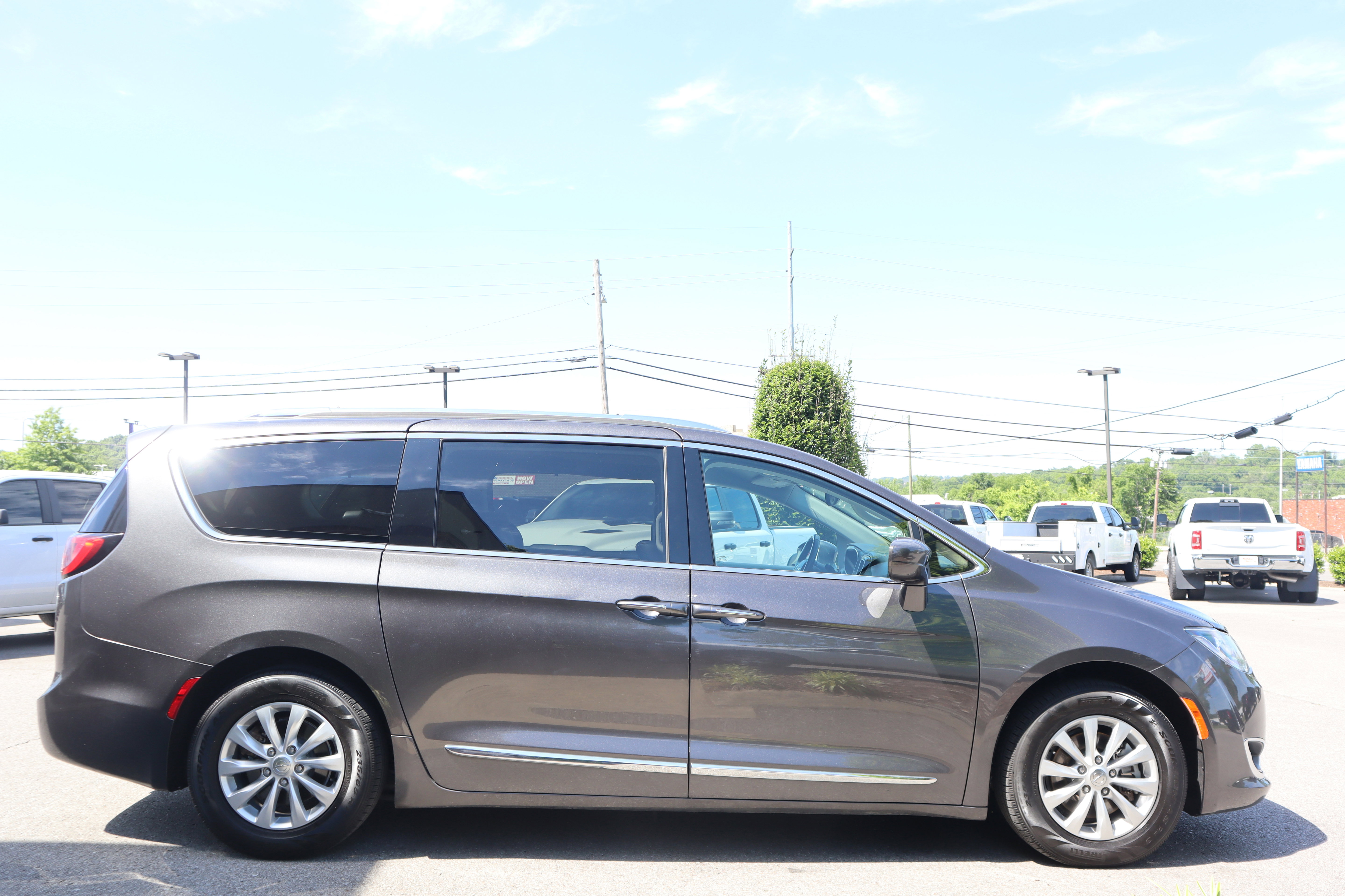 Used 2018 Chrysler Pacifica Touring-L Plus FWD image 6