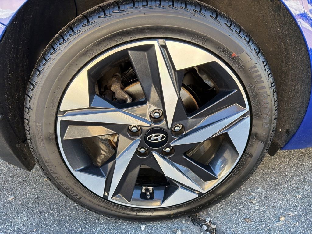 Used 2023 Hyundai Elantra Limited image 43