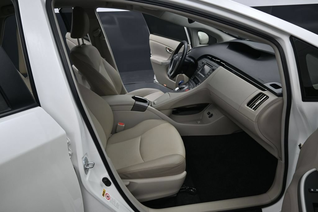 Used 2014 Toyota Prius Four FWD image 32