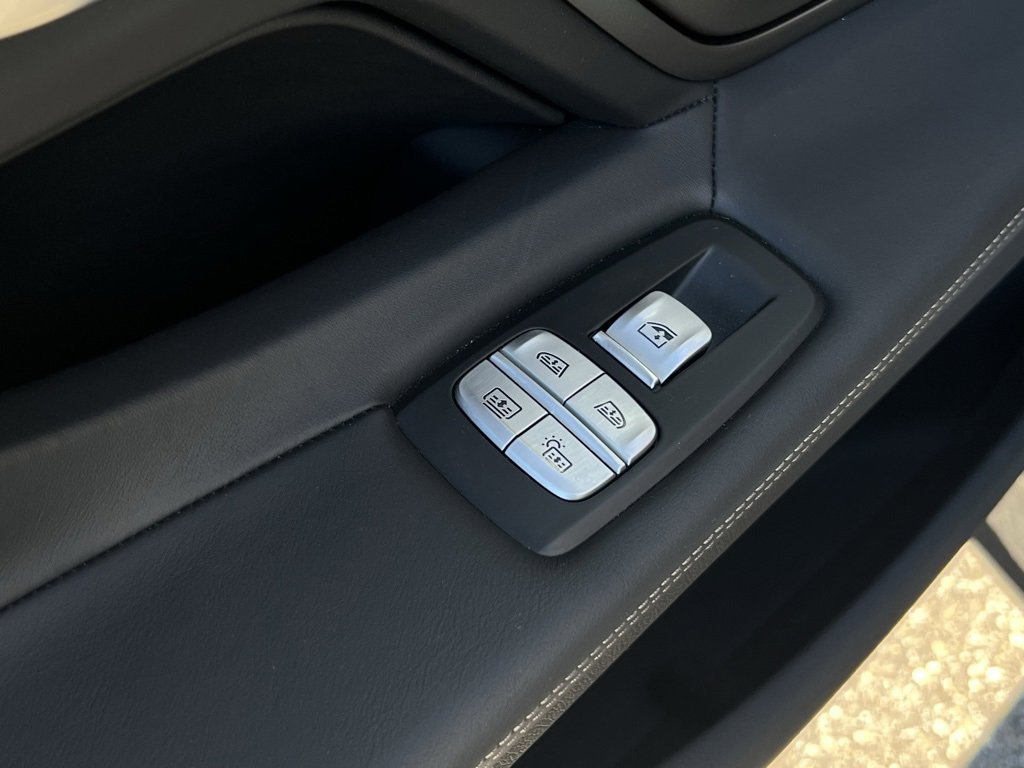 Used 2018 BMW 750i xDrive image 16