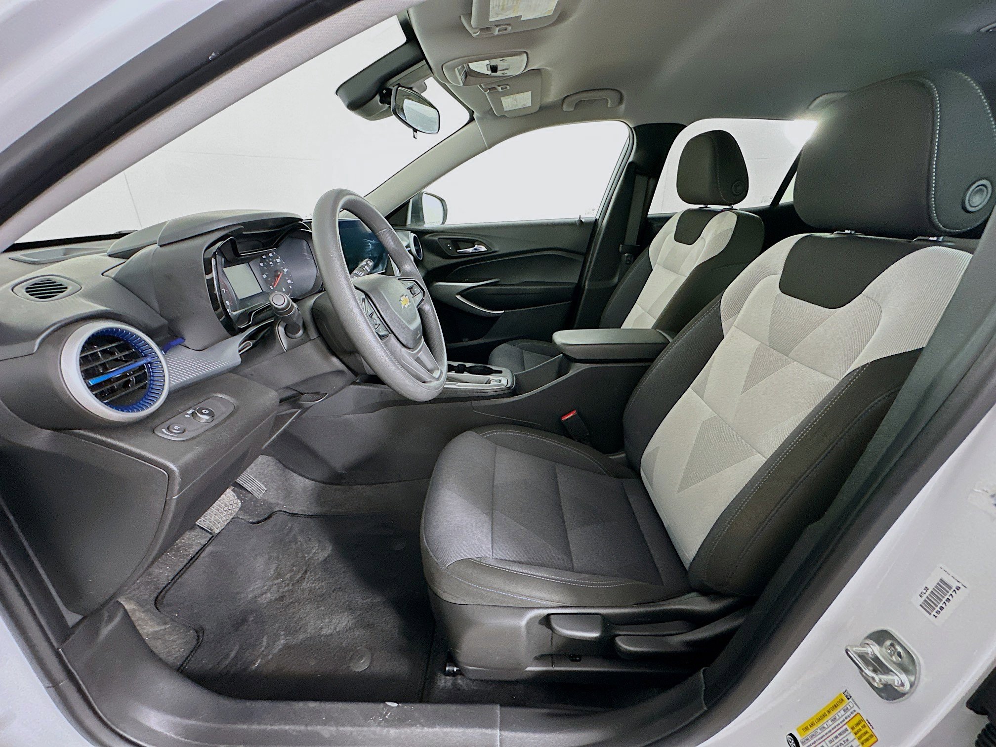 Used 2025 Chevrolet Trax LS image 13