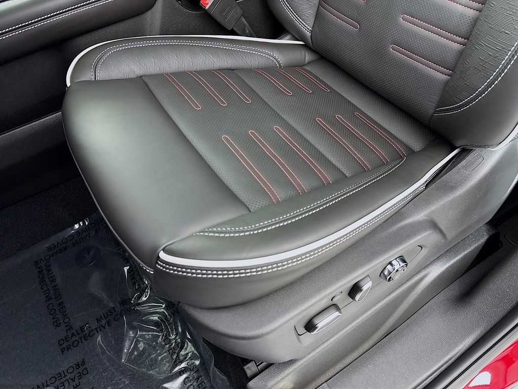 New 2026 GMC Yukon AT4 Ultimate w/ LPO, Floor Liner Package image 19