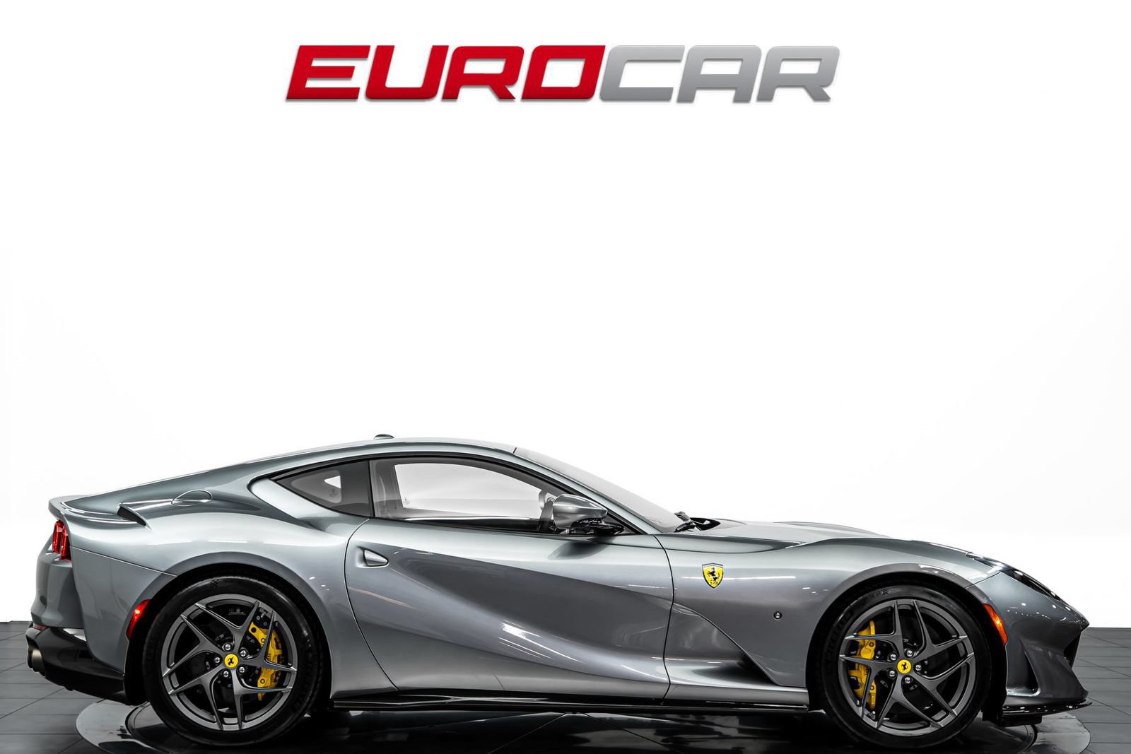 Used 2020 Ferrari 812 Superfast RWD image 6