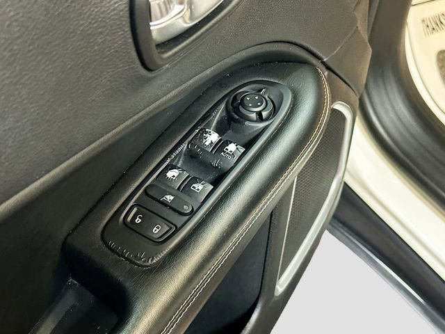 Used 2019 Jeep Compass Latitude w/ Popular Equipment Group AWD/4WD image 16