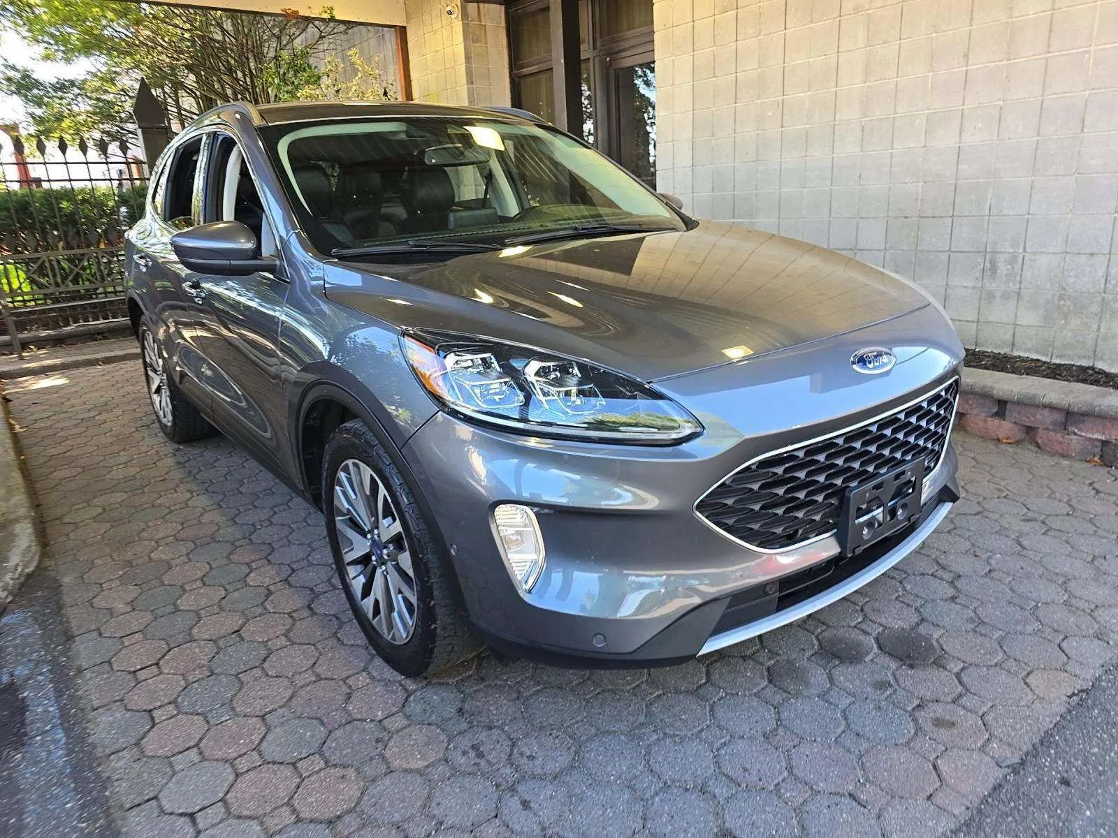 Used 2021 Ford Escape Titanium AWD/4WD image 4