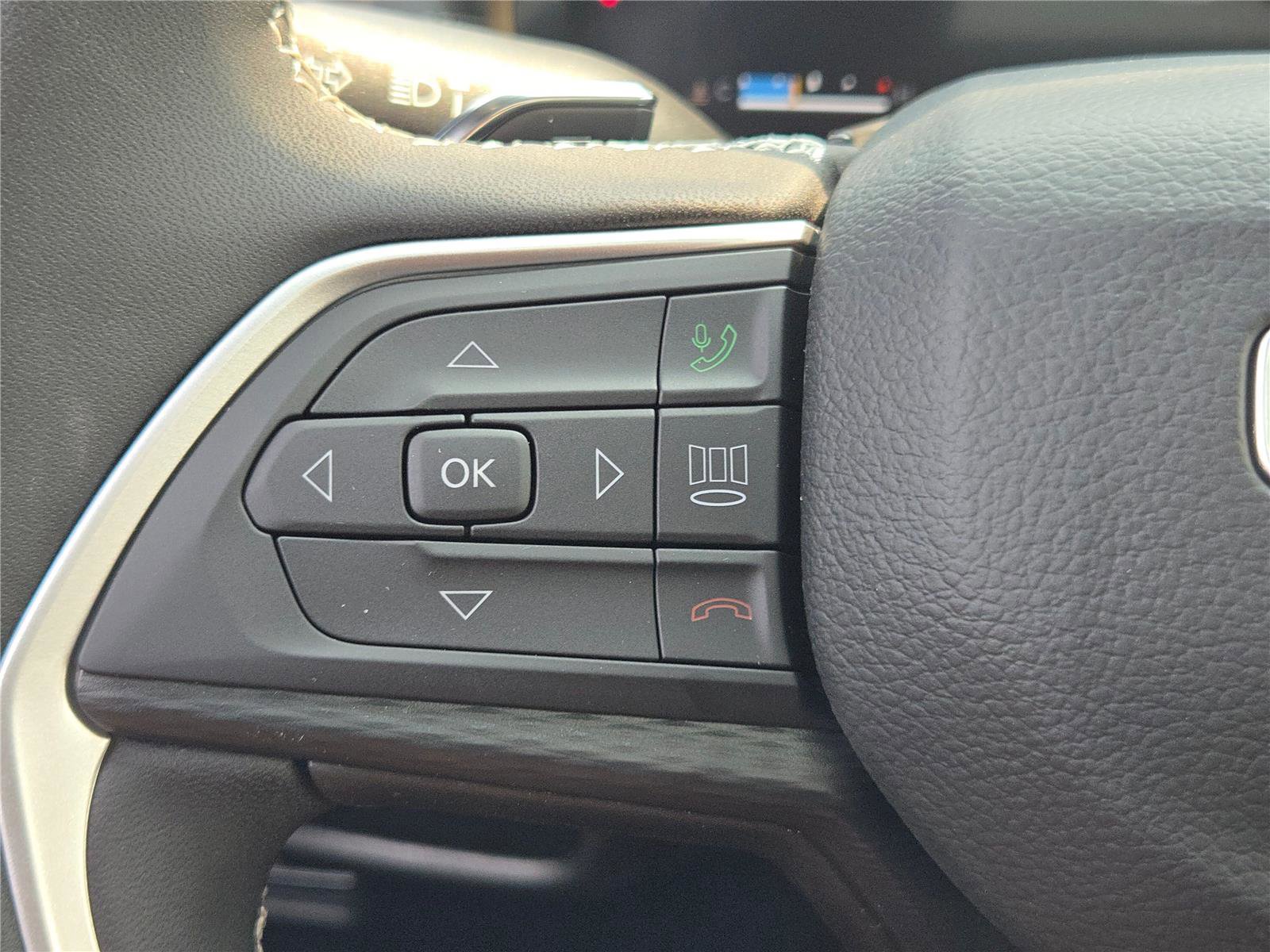 New 2025 Jeep Grand Cherokee Altitude image 35