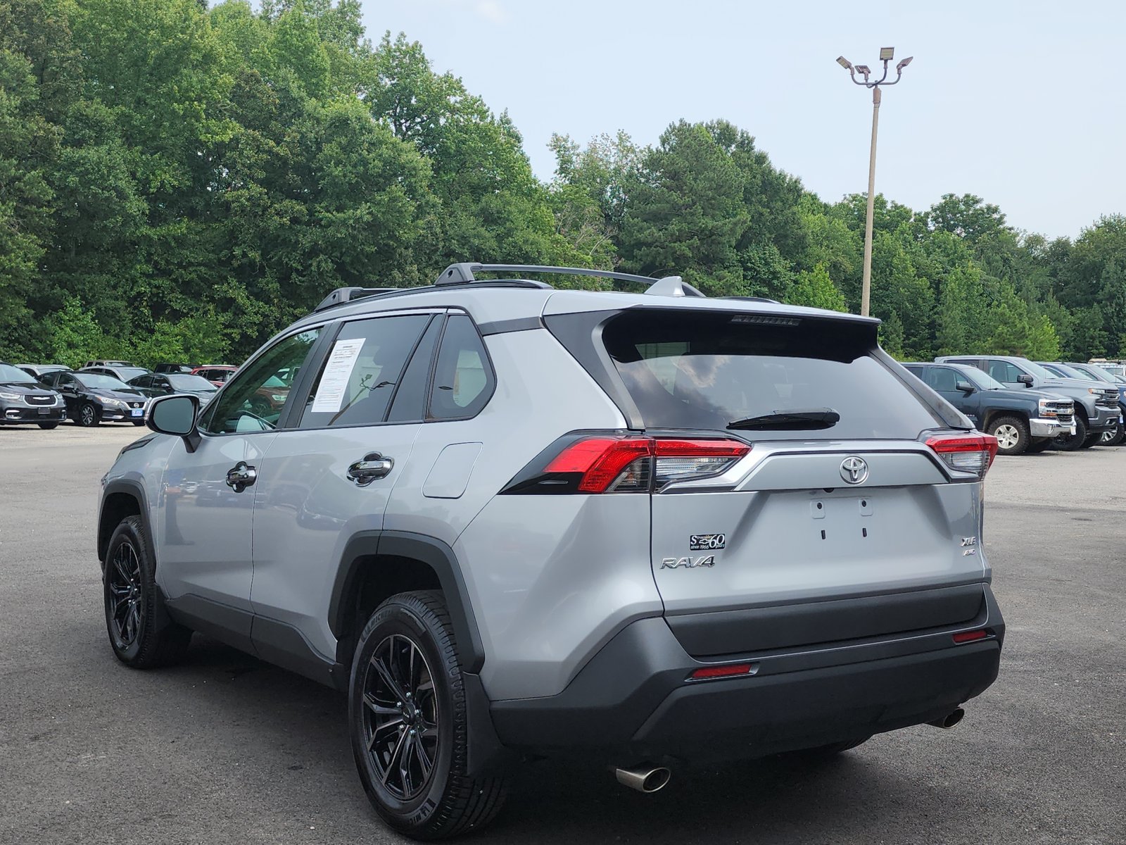 Used 2020 Toyota RAV4 XLE w/ Convenience Package AWD/4WD image 3