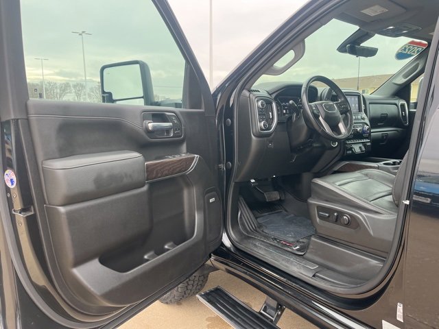 Used 2023 GMC Sierra 3500 Denali w/ Denali Black Diamond Edition image 14