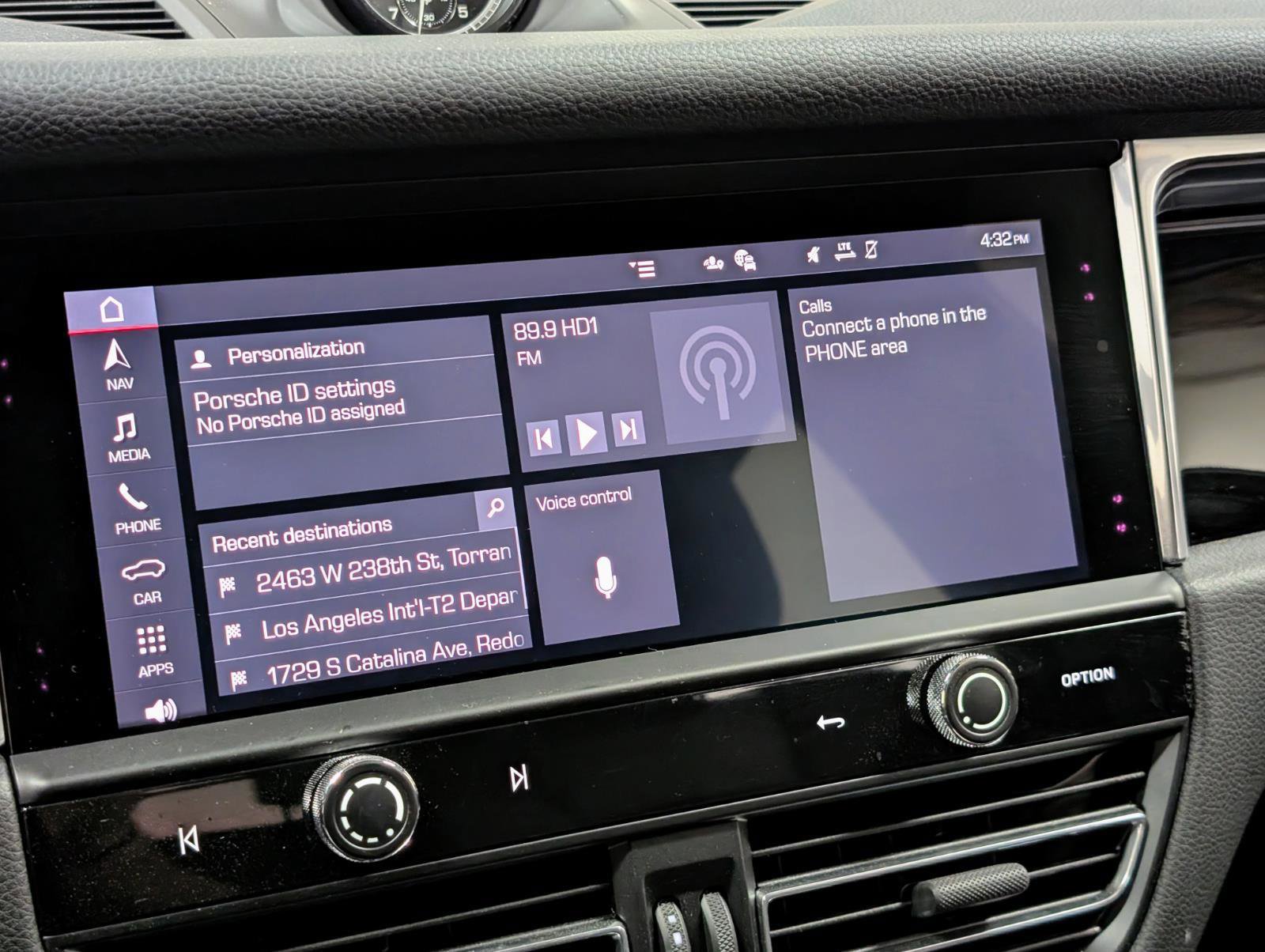 Used 2025 Porsche Macan image 37