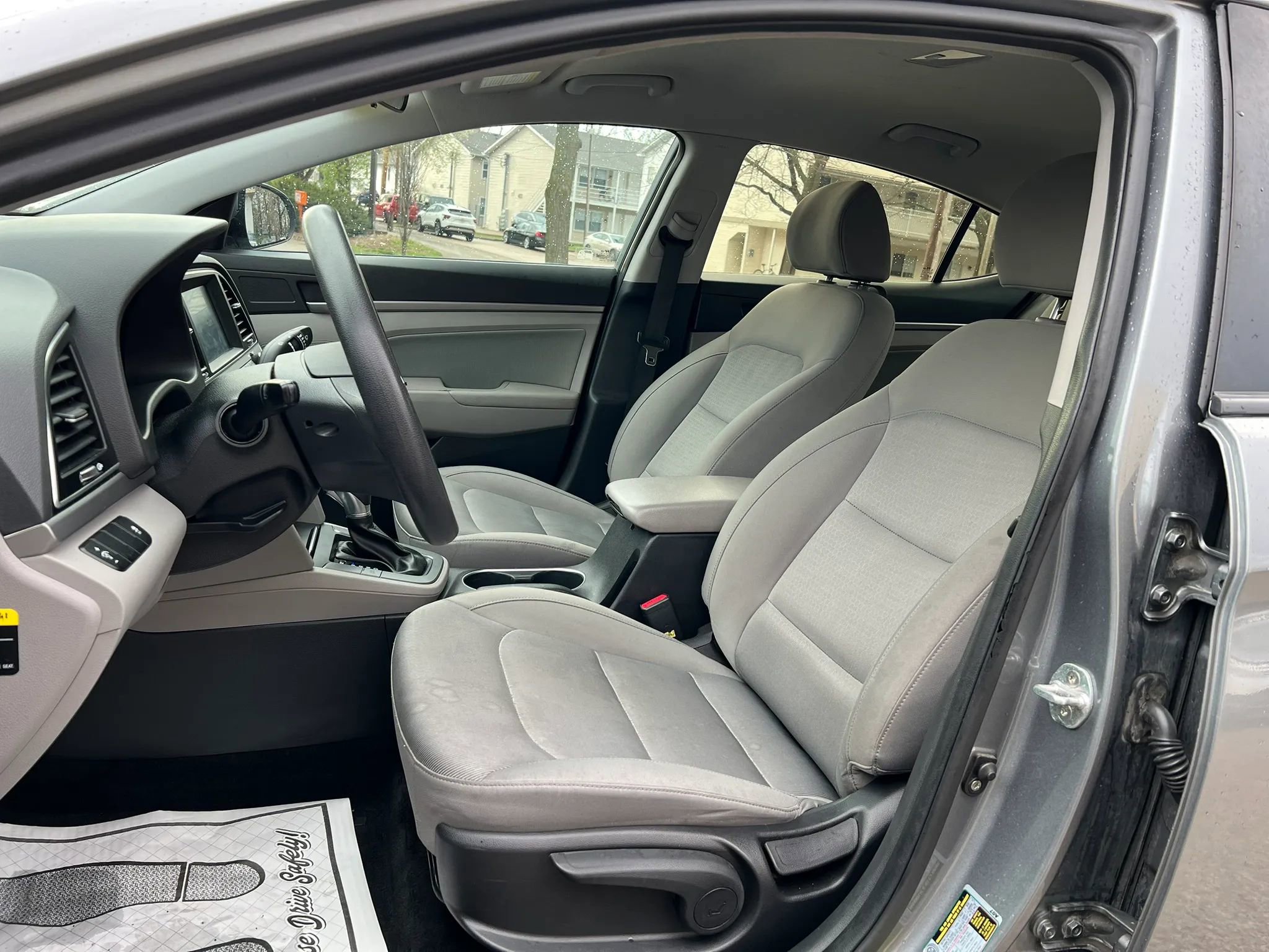 Used 2017 Hyundai Elantra SE image 11