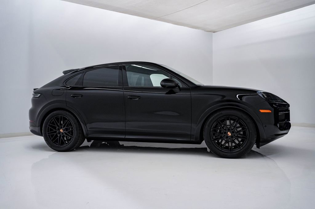 New 2026 Porsche Cayenne GTS AWD/4WD image 9