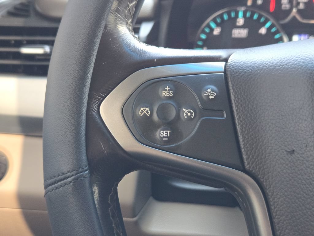 Used 2018 Chevrolet Suburban LT RWD image 23