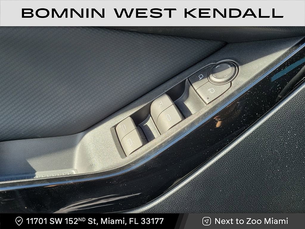 Used 2025 Chevrolet Equinox LT w/ Safety and Technology Package image 24