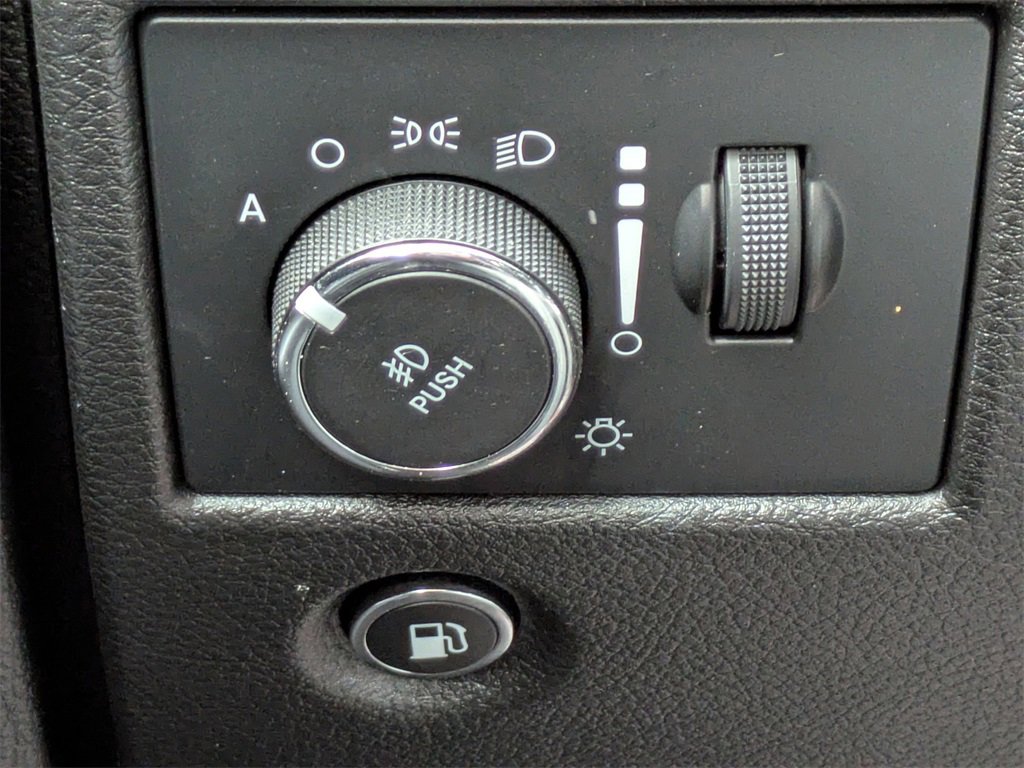 Used 2017 Jeep Grand Cherokee Limited image 24