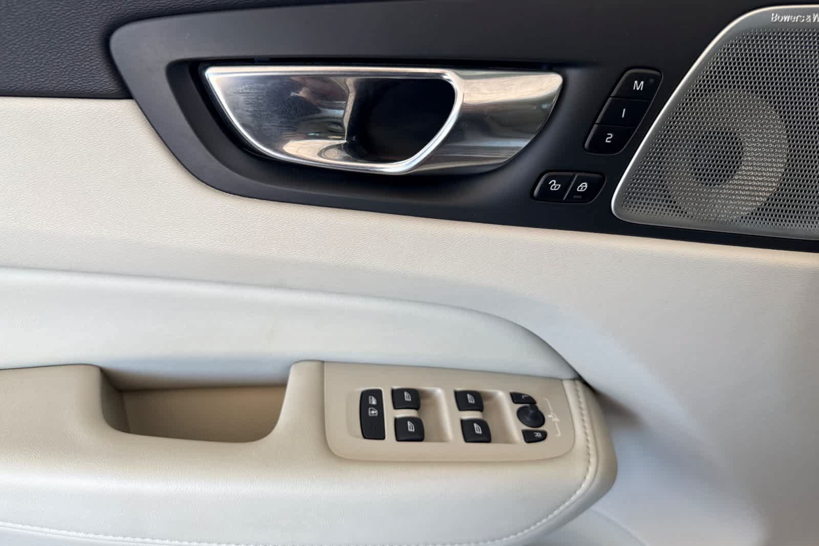 Used 2022 Volvo XC60 B5 Inscription w/ Advanced Package FWD image 10