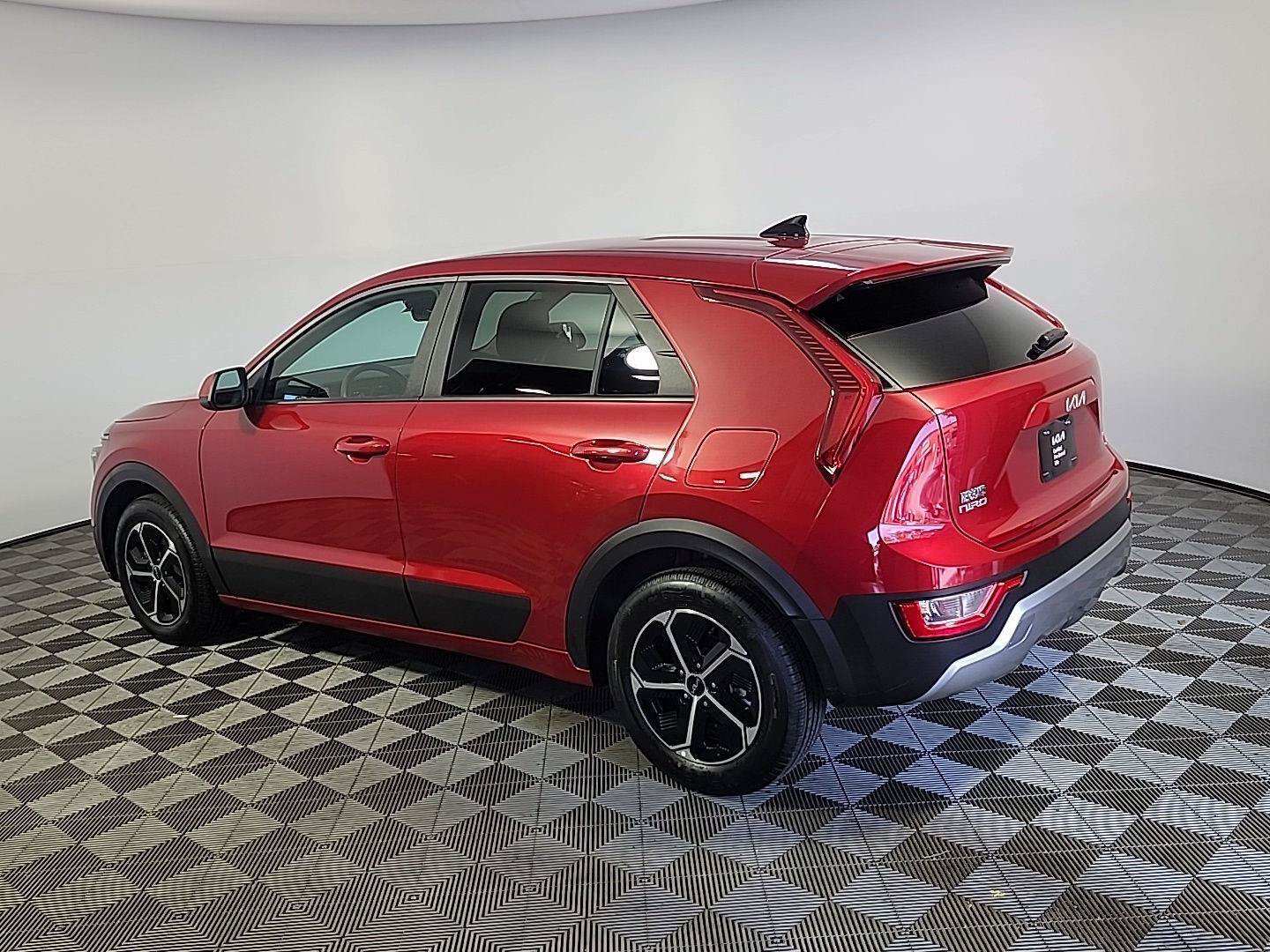 Used 2025 Kia Niro LX FWD image 10