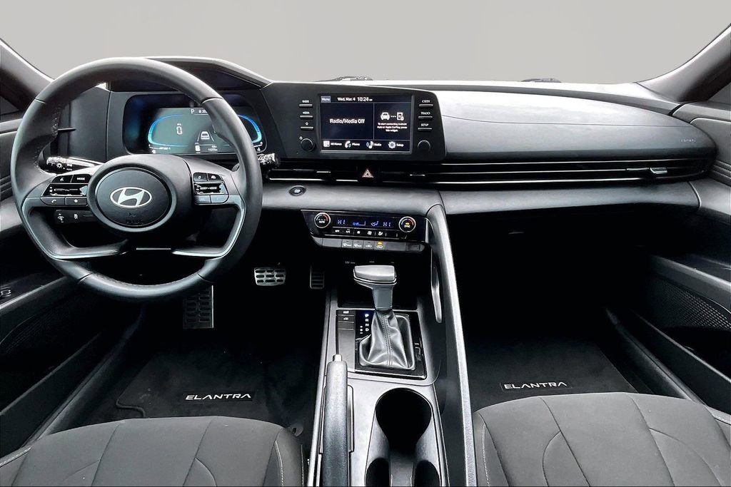 Used 2025 Hyundai Elantra Sport image 16