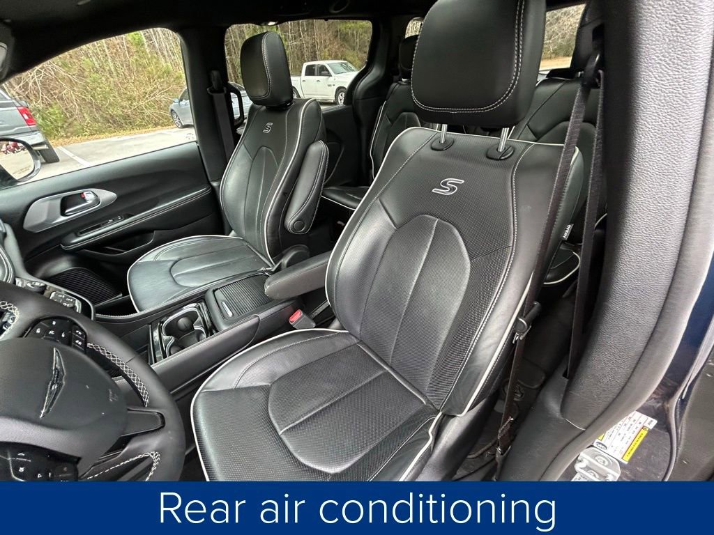 Used 2025 Chrysler Pacifica Limited image 30
