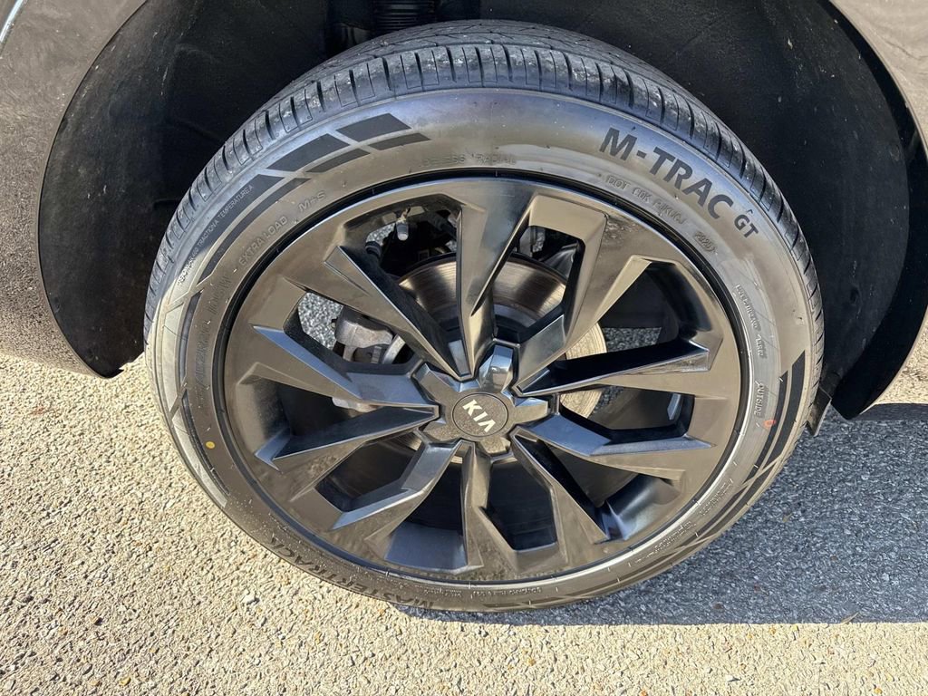 Used 2023 Kia Sorento SX image 9