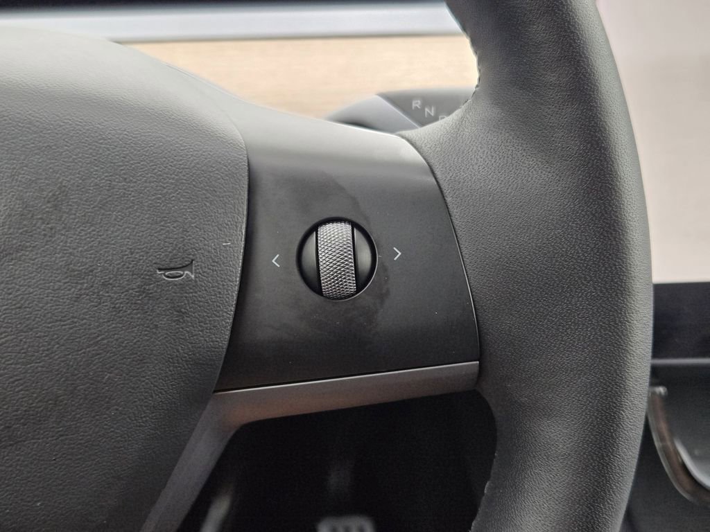 Used 2022 Tesla Model Y Long Range AWD/4WD image 29