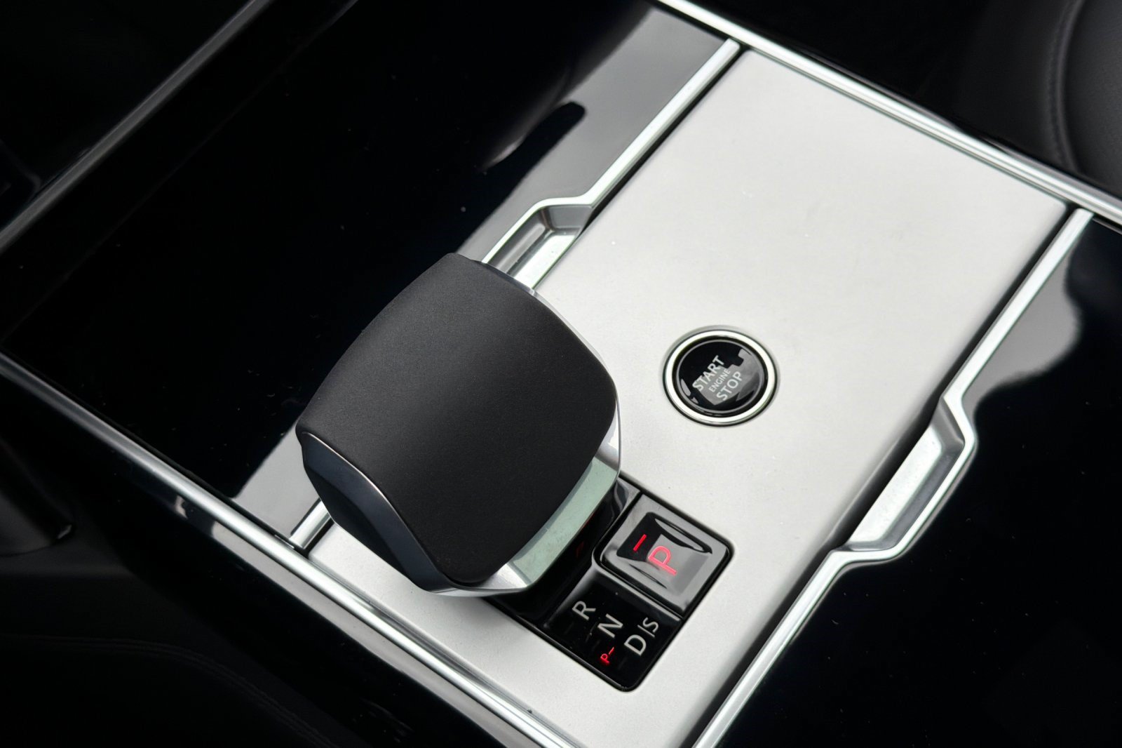 New 2026 Land Rover Range Rover Autobiography AWD/4WD image 16