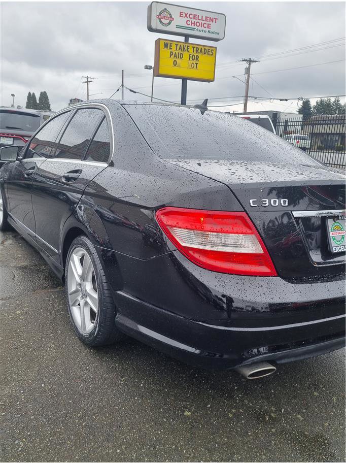 Used 2010 Mercedes-Benz C 300 4MATIC Sedan image 3
