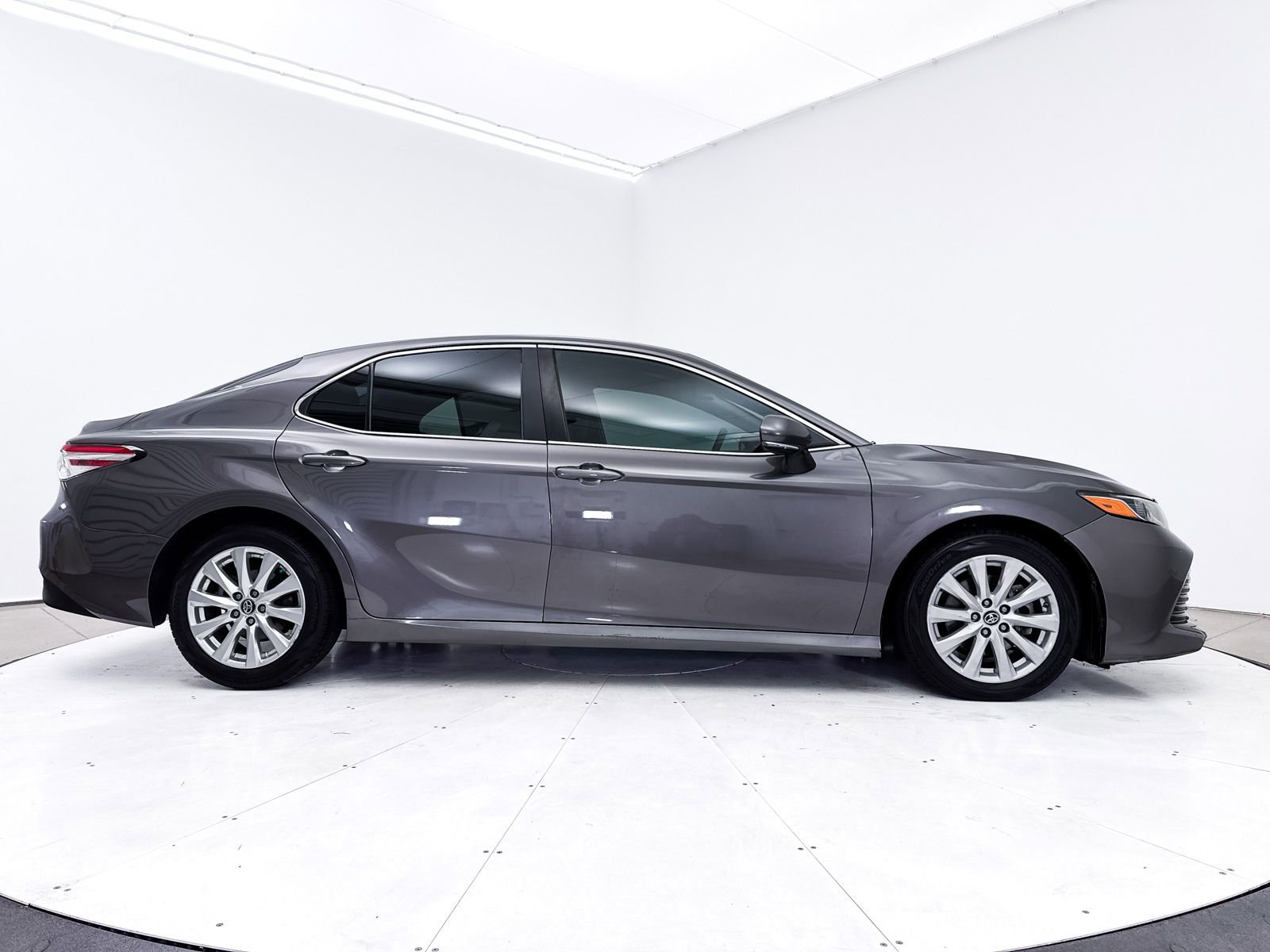 Used 2018 Toyota Camry LE w/ Convenience Package FWD image 36