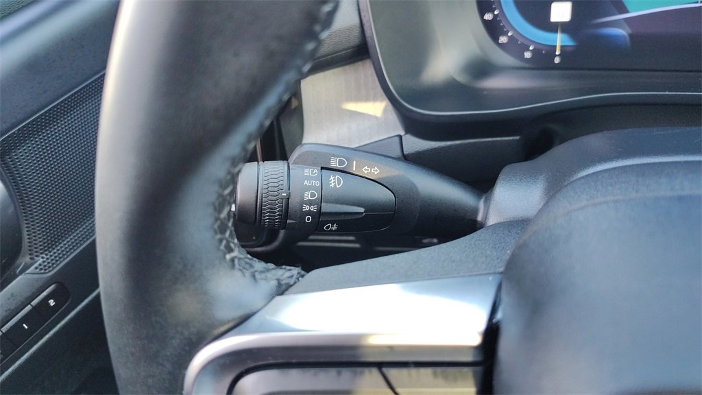 Certified 2025 Volvo XC40 B5 Plus image 16