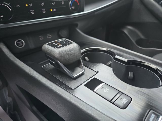 Used 2023 Nissan Rogue S image 35