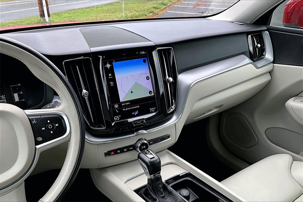 Used 2019 Volvo XC60 T5 Momentum w/ Premium Package image 6