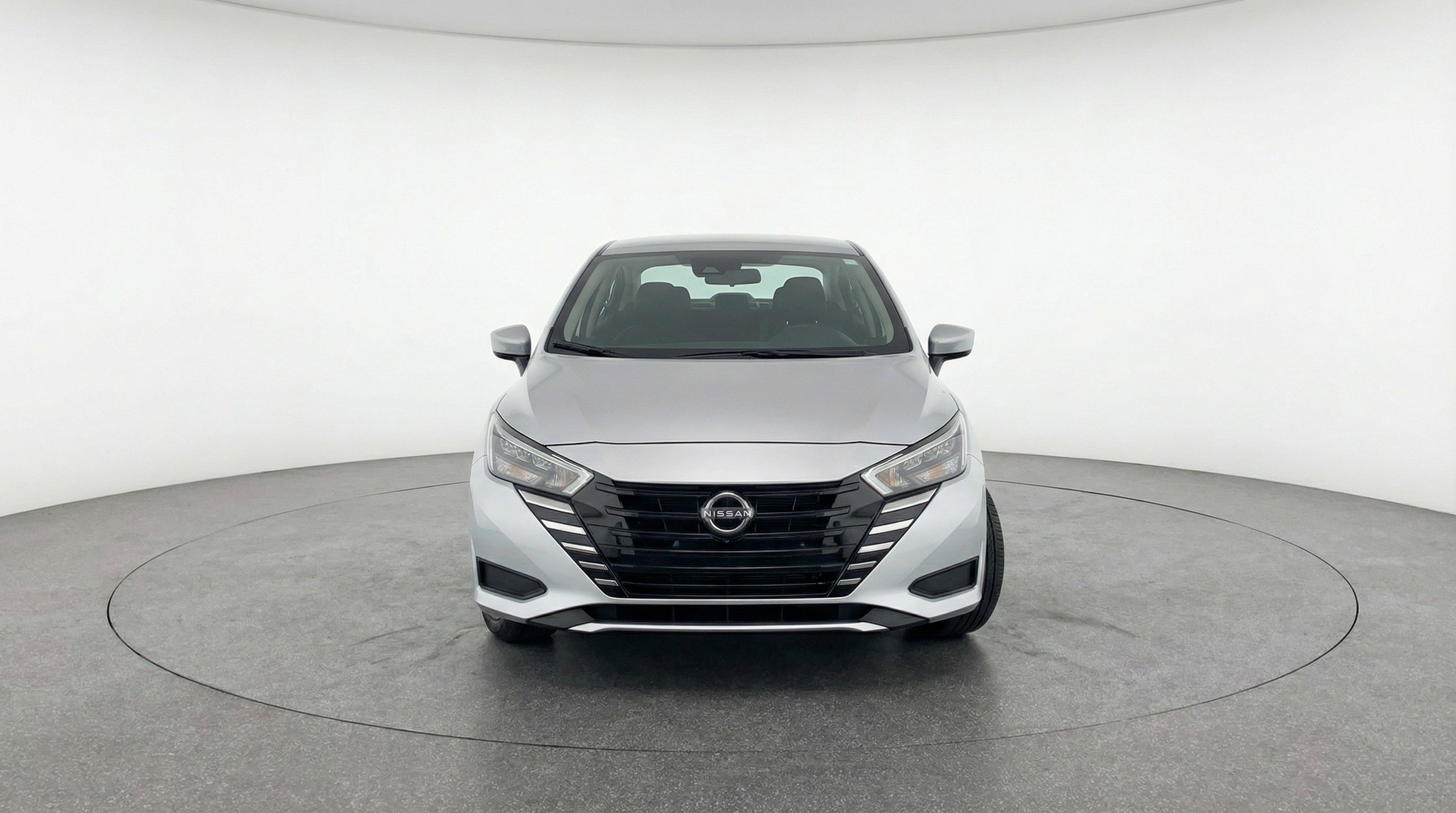 Used 2025 Nissan Versa SV image 2