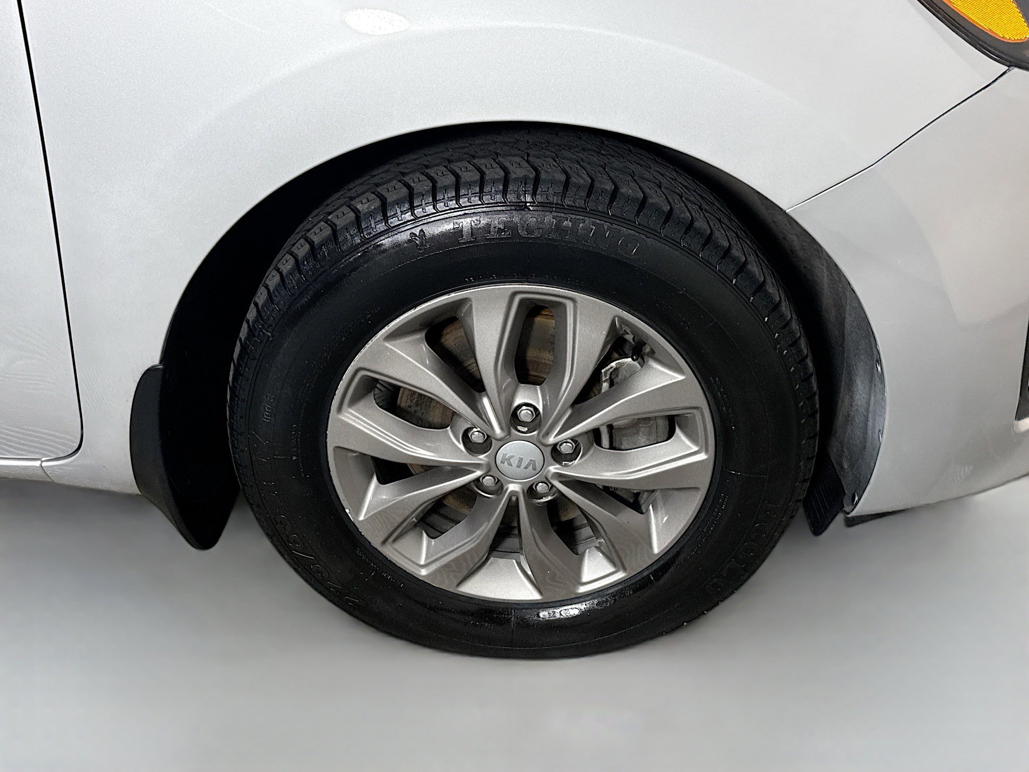 Used 2019 Kia Sedona LX image 29