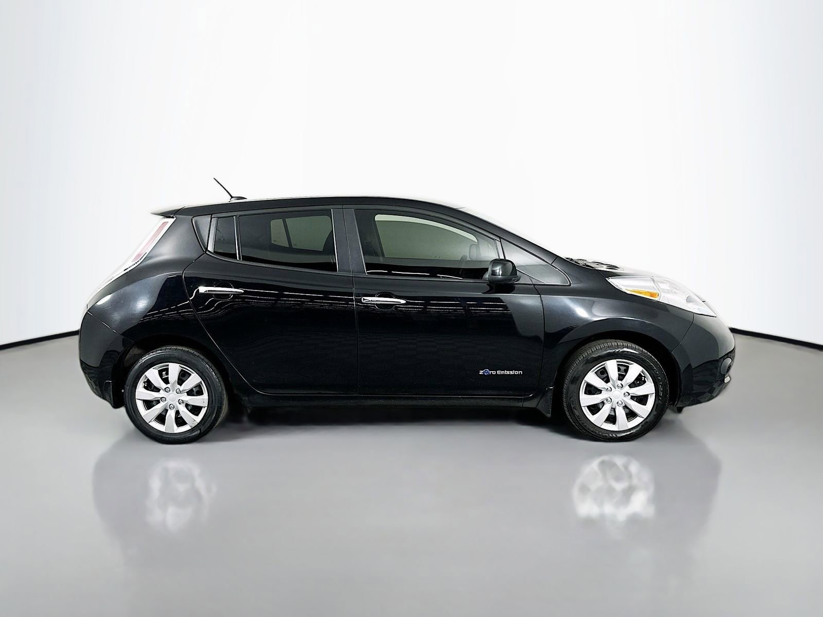 Used 2015 Nissan Leaf S w/ Charge Package image 9