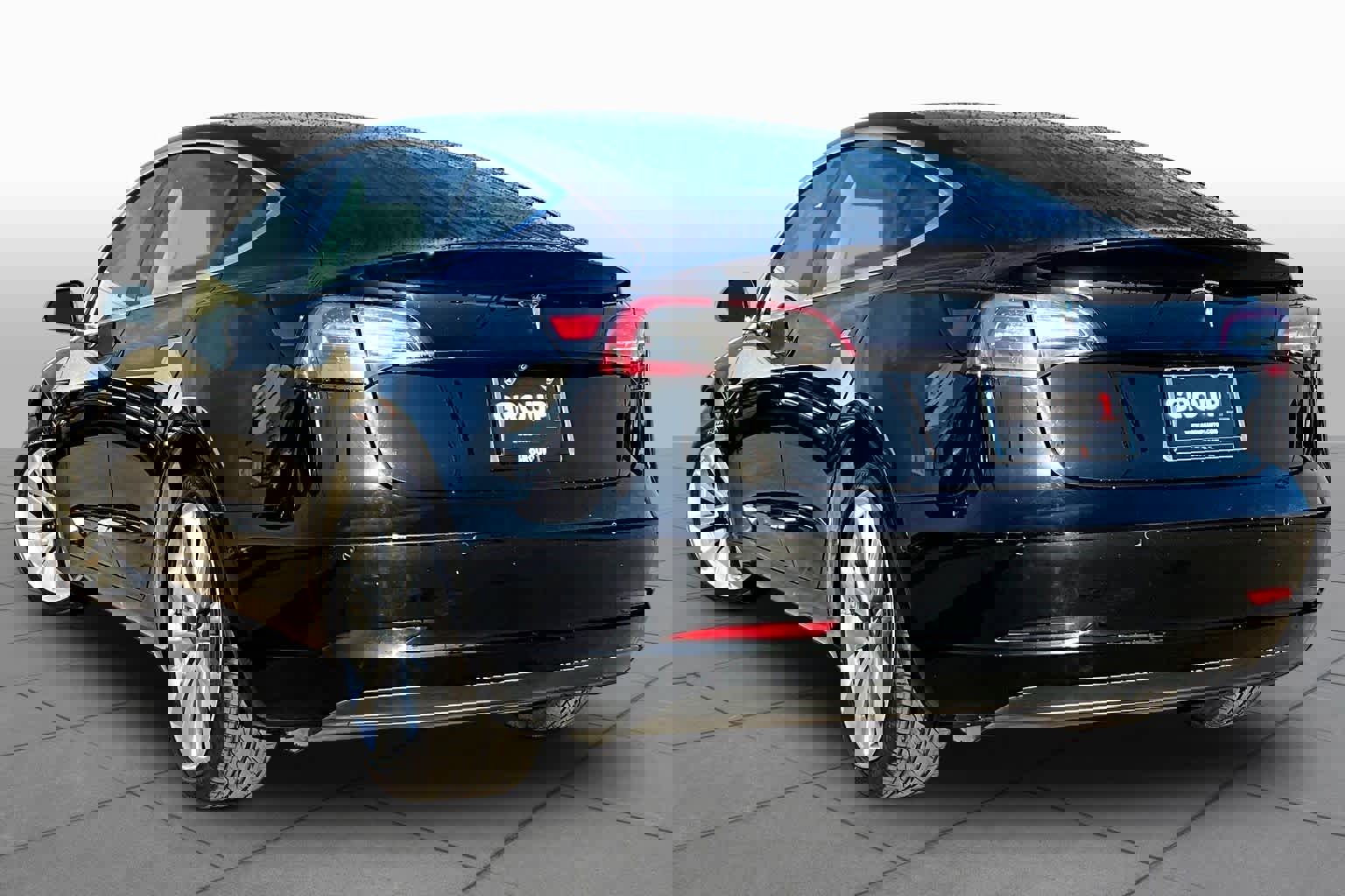 Used 2018 Tesla Model 3 Mid Range image 10