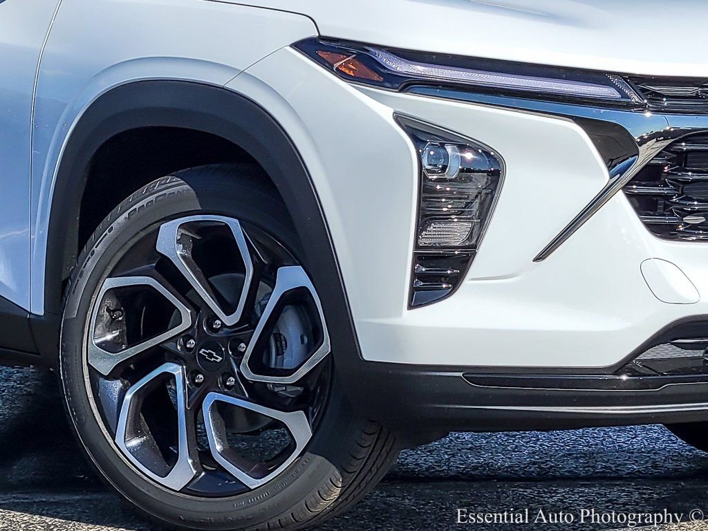 New 2026 Chevrolet Trax RS w/ Sunroof Package image 3