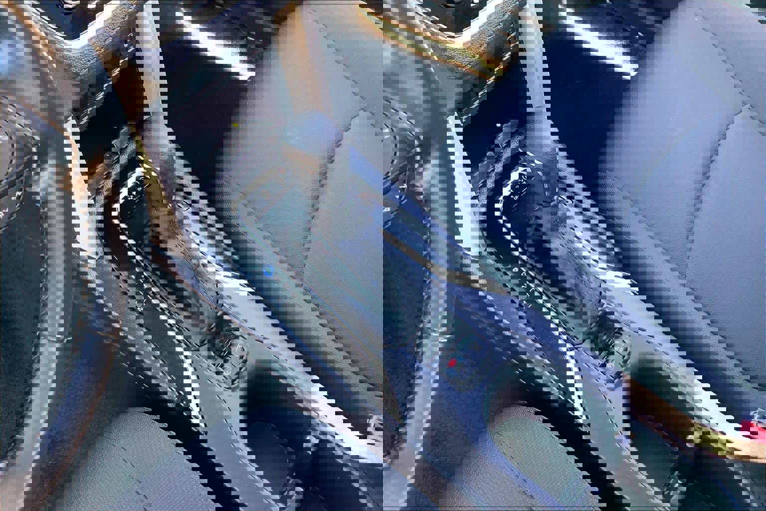 Used 2025 Toyota Corolla Cross LE image 15