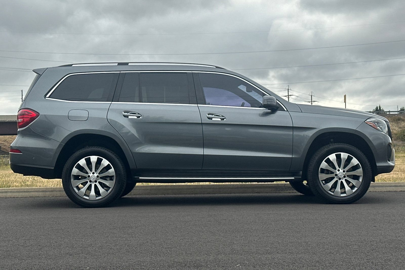 Used 2017 Mercedes-Benz GLS 450 4MATIC image 2