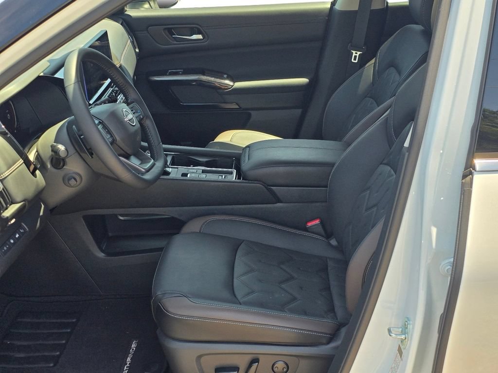 Used 2026 Nissan Pathfinder Platinum w/ Cargo Package FWD image 14