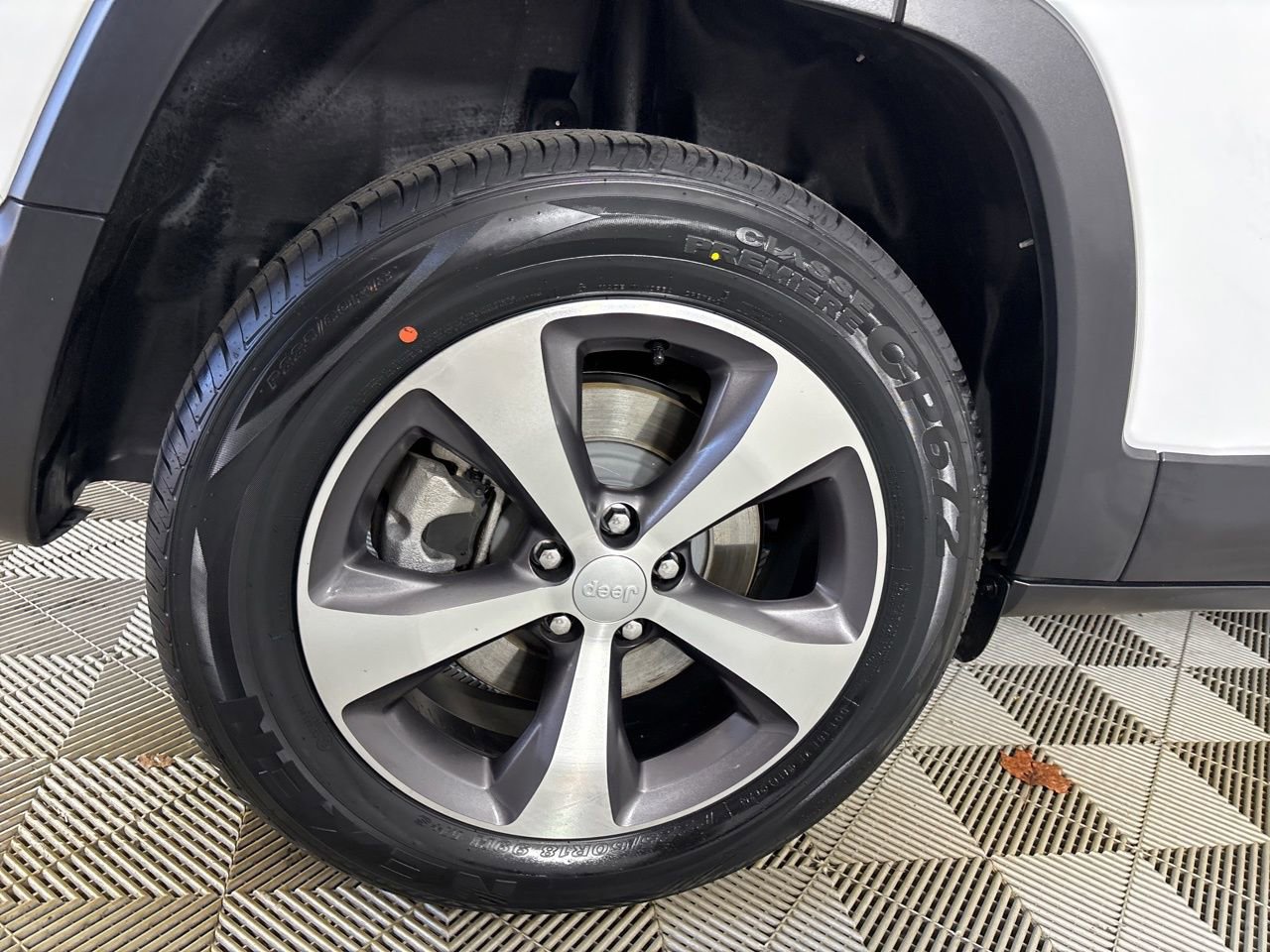 Used 2021 Jeep Cherokee Limited image 34